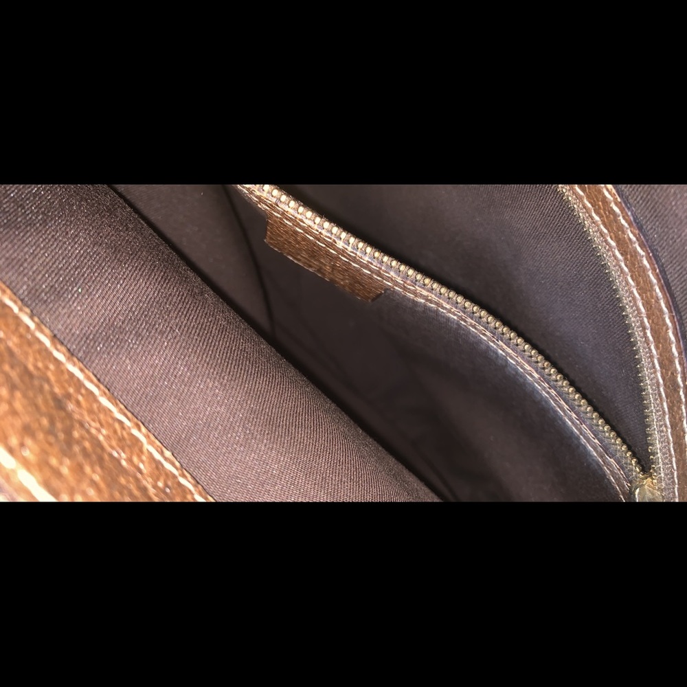 Gucci Purse. - Picture 5 of 5